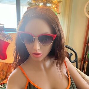 Chic Red Cat-Eye Sunglasses